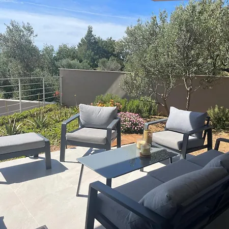 Zavala Residence *