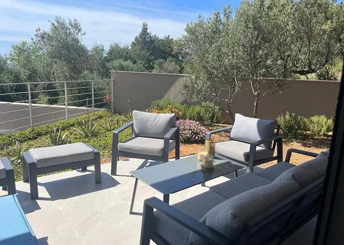 Zavala Residence *